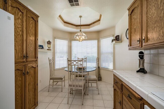 Foto del edificio - 6447 N Leslie Ln