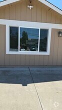 Building Photo - 5218 Laurel Dr