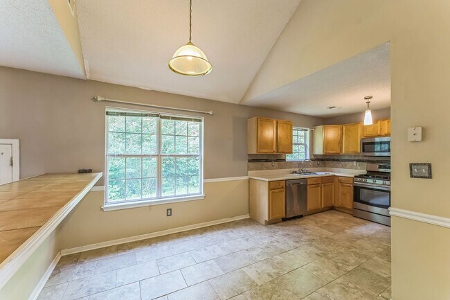 Foto del edificio - 2945 Highland Hill Pkwy
