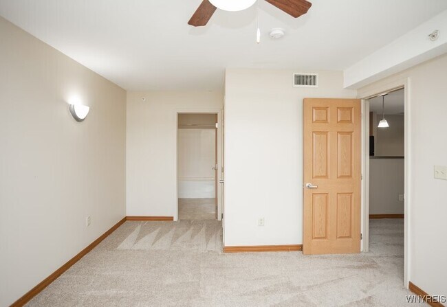 Foto del edificio - 1013 Deer Lakes Dr