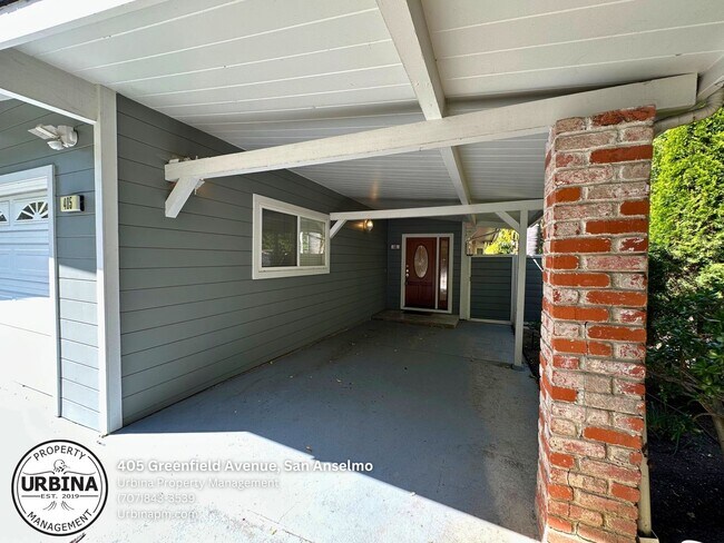 Building Photo - Stylish Single Story Living in the Heart o...