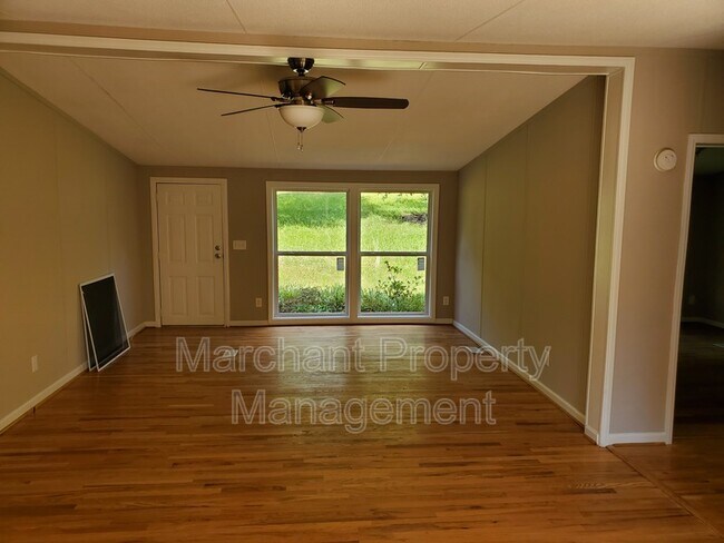 Building Photo - 137 Coster Rd