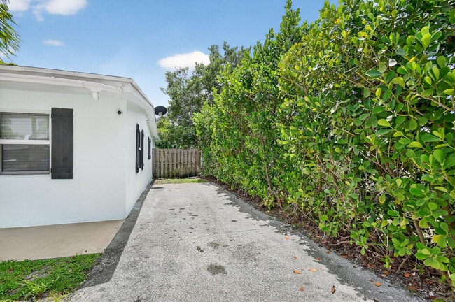 Foto del edificio - 422 W Ocean Ave