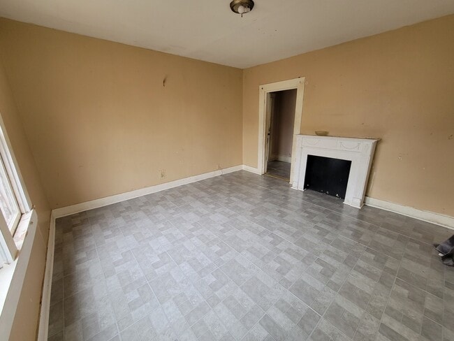 Building Photo - 2039 Looney St