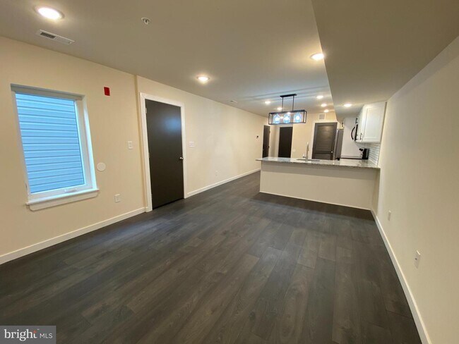 Building Photo - 1254 S 45th St