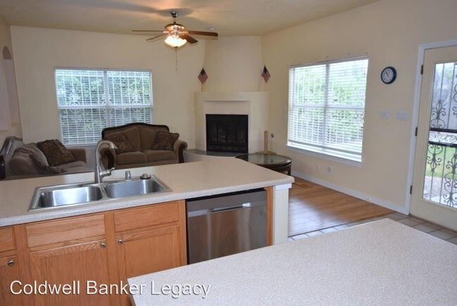 Foto del edificio - 5 br, 3 bath House - 10827 Wolf Creek SE