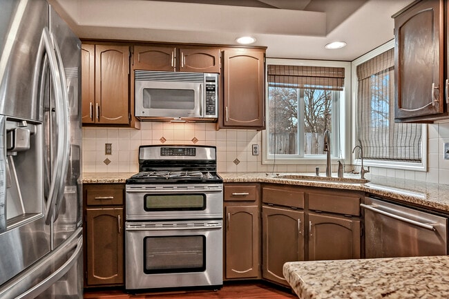 Building Photo - 1310 E Woodvine Ct