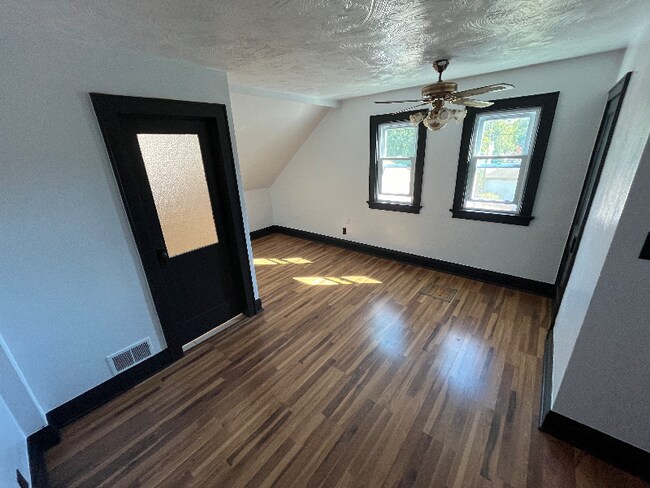 Building Photo - 334 N 60th St