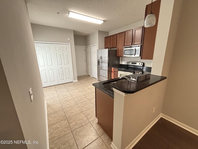 Foto del edificio - 196 Leese Dr