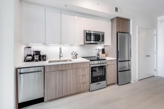 Building Photo - 1051 First St NE