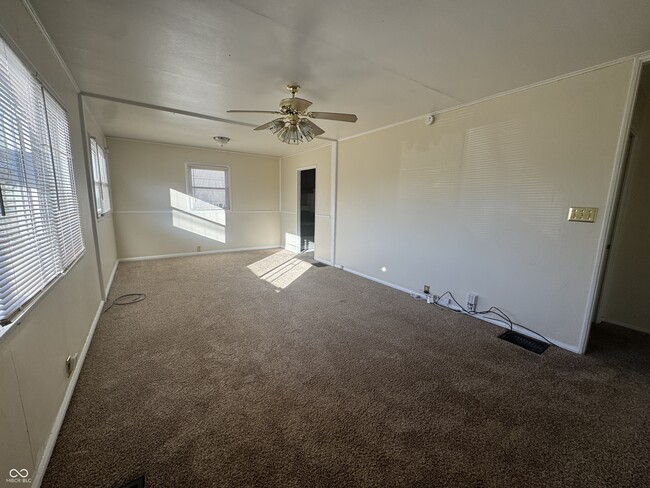 Foto del edificio - 2011 W Kessler Blvd N Dr