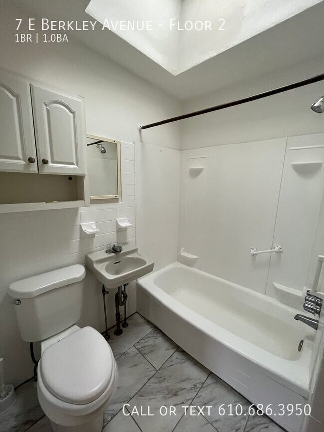 Foto del edificio - Charming 1 Bedroom 1 Bath Apartment in Cli...