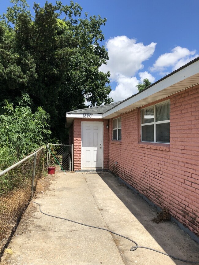 Building Photo - 1820 Tricou St