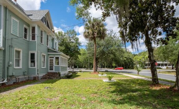 Foto del edificio - 735 E University Ave