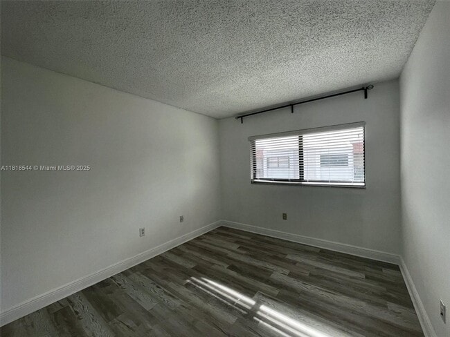 Building Photo - 8875 Fontainebleau Blvd