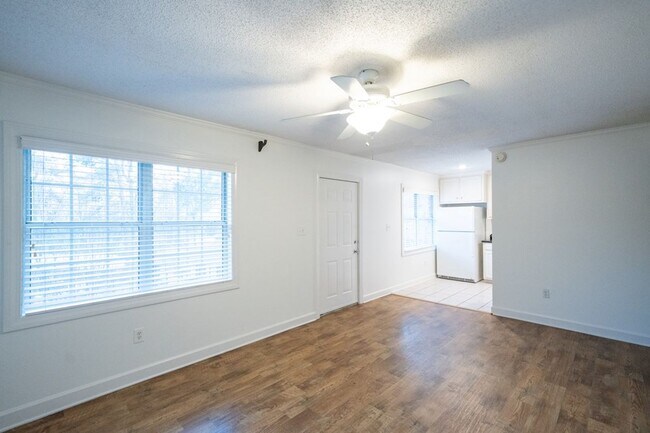 Foto del edificio - 2 Bed 1 Bath Near Campus! Water/Sewer/Trash Included In Rent!!