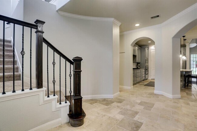 Building Photo - 702 Arden Oaks Dr