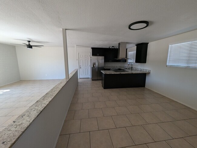 Foto del edificio - 5607 W Meadowbrook Ave