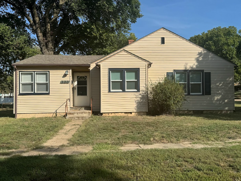 Primary Photo - 300 W F Ave