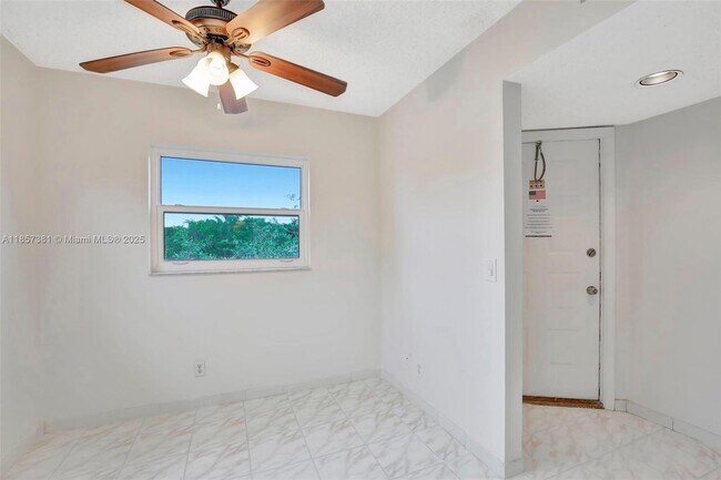Building Photo - 1200 SW 125th Ave