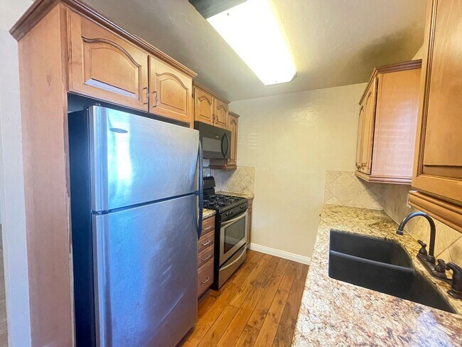 Building Photo - Charming 2 Bed 2 Bath In El Cajon *$500.00...