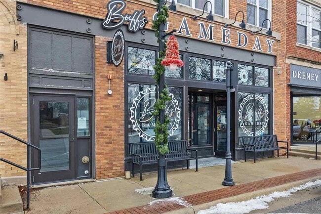 Building Photo - 208 E Main St
