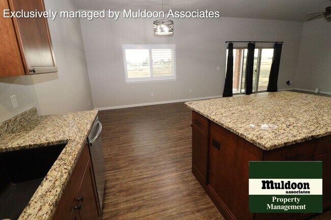 Foto del edificio - Gorgeous Pueblo West home.  Available now!