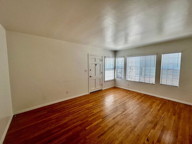 Foto del edificio - 2239 Clark Ave