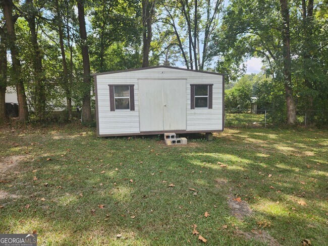 Foto del edificio - 8121 Maudie Ln
