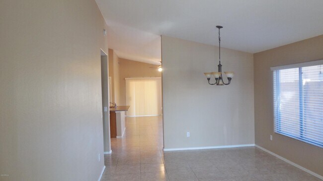 Foto del edificio - 9310 W Beryl Ave