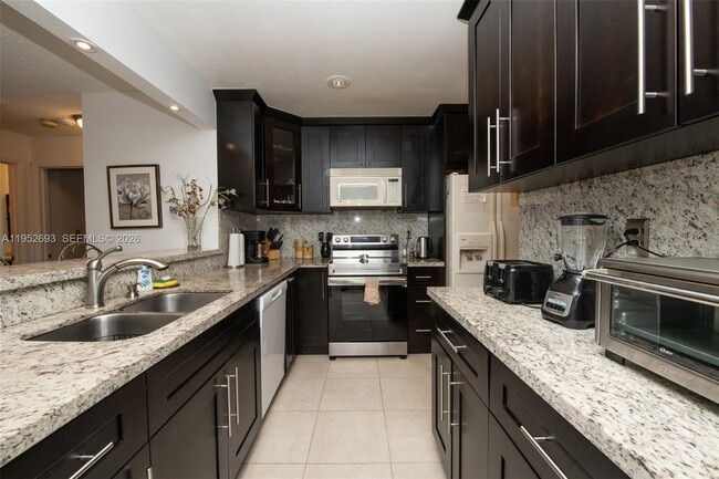 Building Photo - 11909 SW 48th Ct