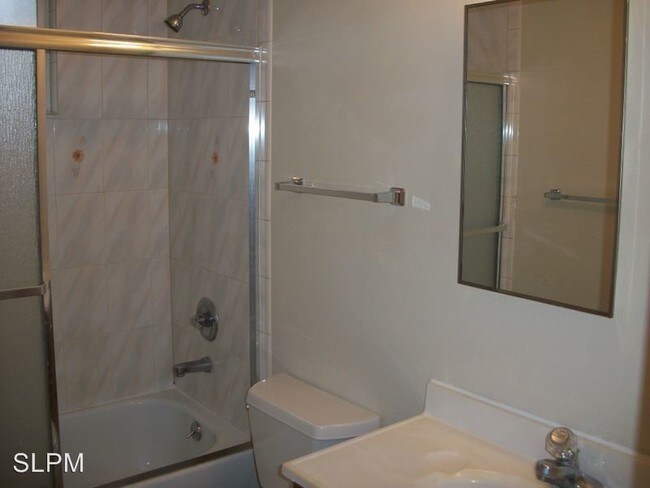 Building Photo - 3 br, 1.5 bath House - 536 Celia Street