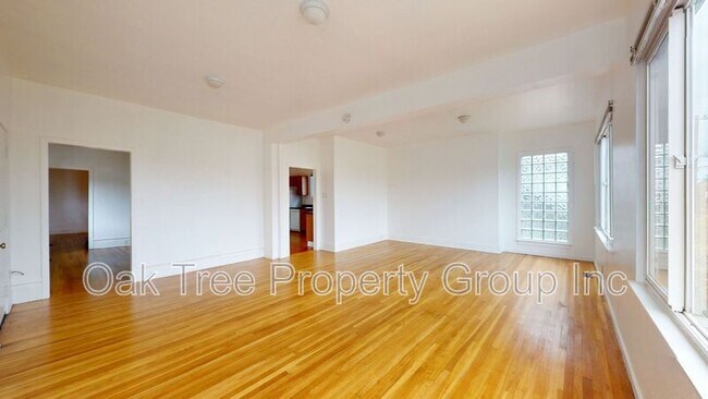 Foto del edificio - 1648 Russell St