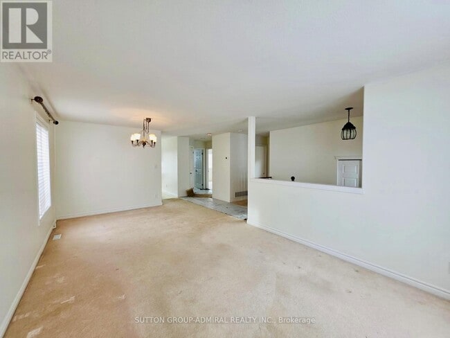 Photo du bâtiment - 12 Revelstoke Ct