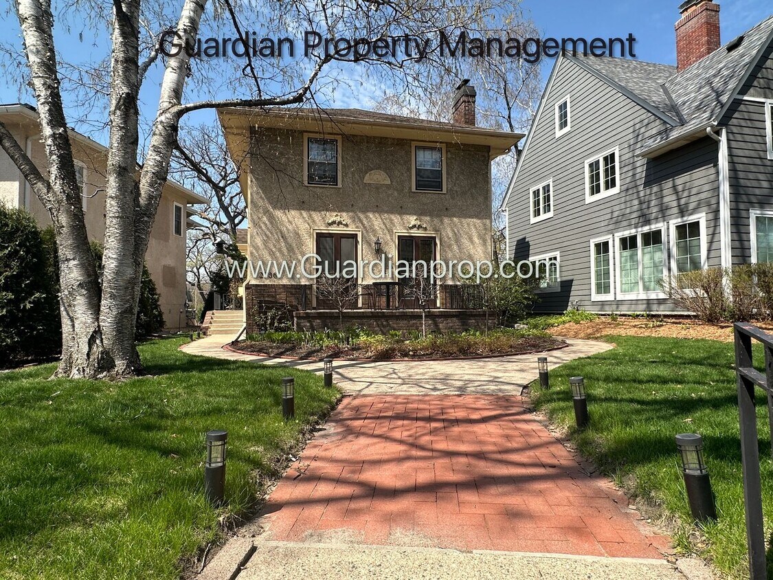 Foto principal - Lake is the Isles Single Family Home, 2 Ca...