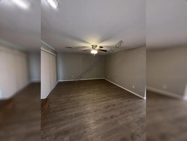 Building Photo - 10101 Carnie Cir