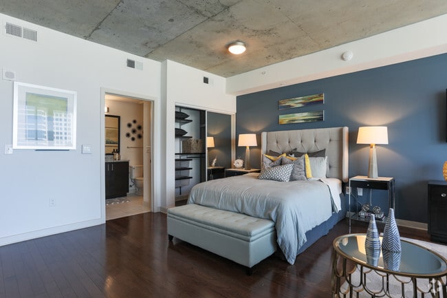 Studio - 622 SF - SkyHouse Buckhead