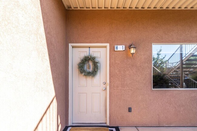 Foto del edificio - Washington 3 Bedroom Townhome