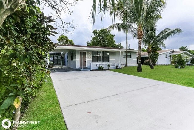 Building Photo - 2649 Pine Tree Dr, Miramar, FL 33023