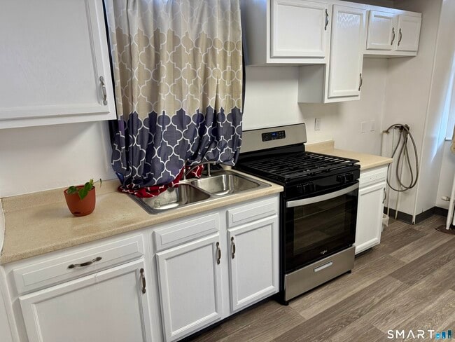 Foto del edificio - 185 Grove St