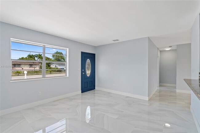 Foto del edificio - 4100 NW 192nd St