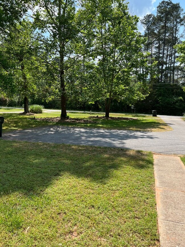 Building Photo - Duplex in Residential Eastside Area