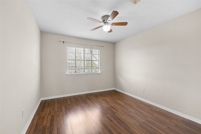 Building Photo - 2018 Waverly Glend Dr