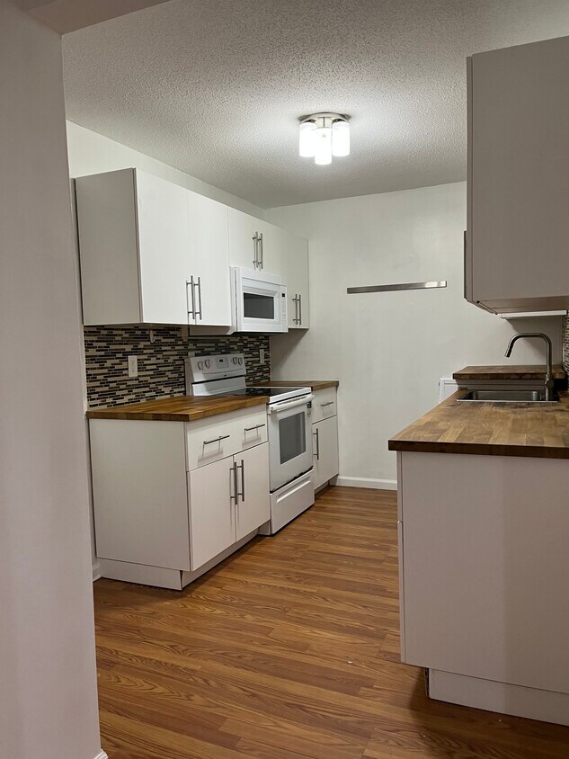 Foto principal - 95 Woodsedge Dr