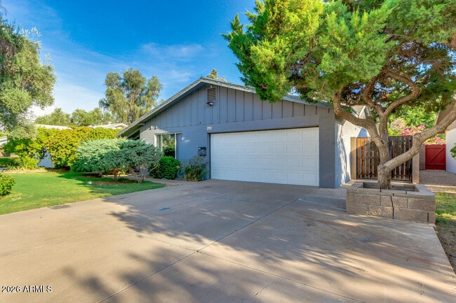 Building Photo - 211 E Geneva Dr