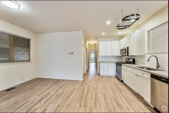 Building Photo - 2817 N Damen Ave