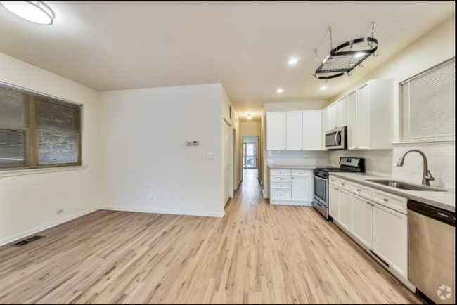 Building Photo - 2817 N Damen Ave