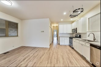 Building Photo - 2817 N Damen Ave