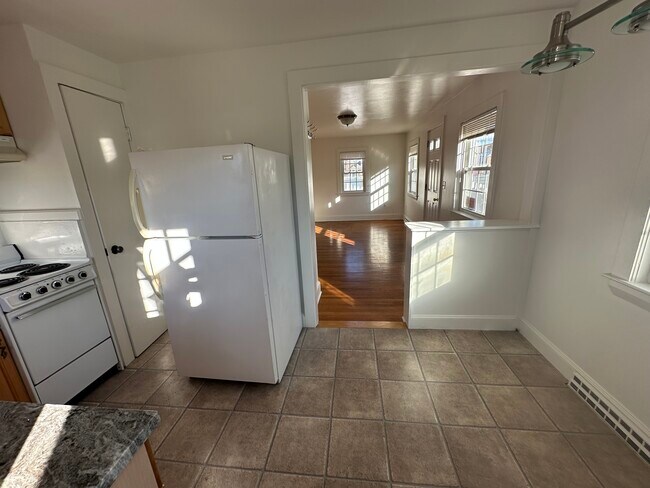 Foto del edificio - 227 Depot St