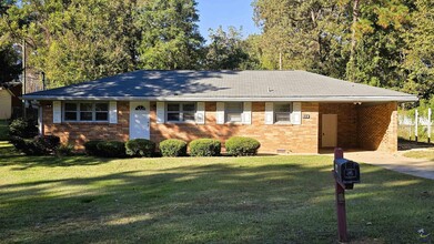 Building Photo - 114 Benton Ave
